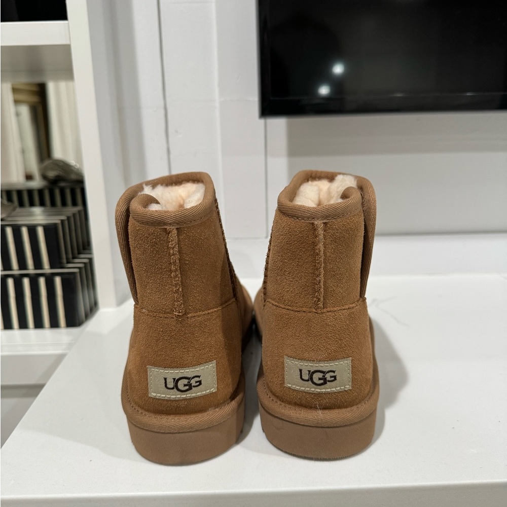 New Never Worn- UGG Jona Boot Cognac